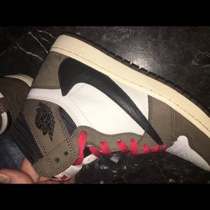 TS cactus jack jordan 1s. SIZE 9
